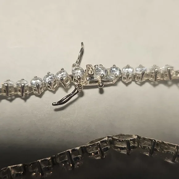 Elegant 925 Silver RJ Bracelet with CZ Stones - Picture 4 of 8